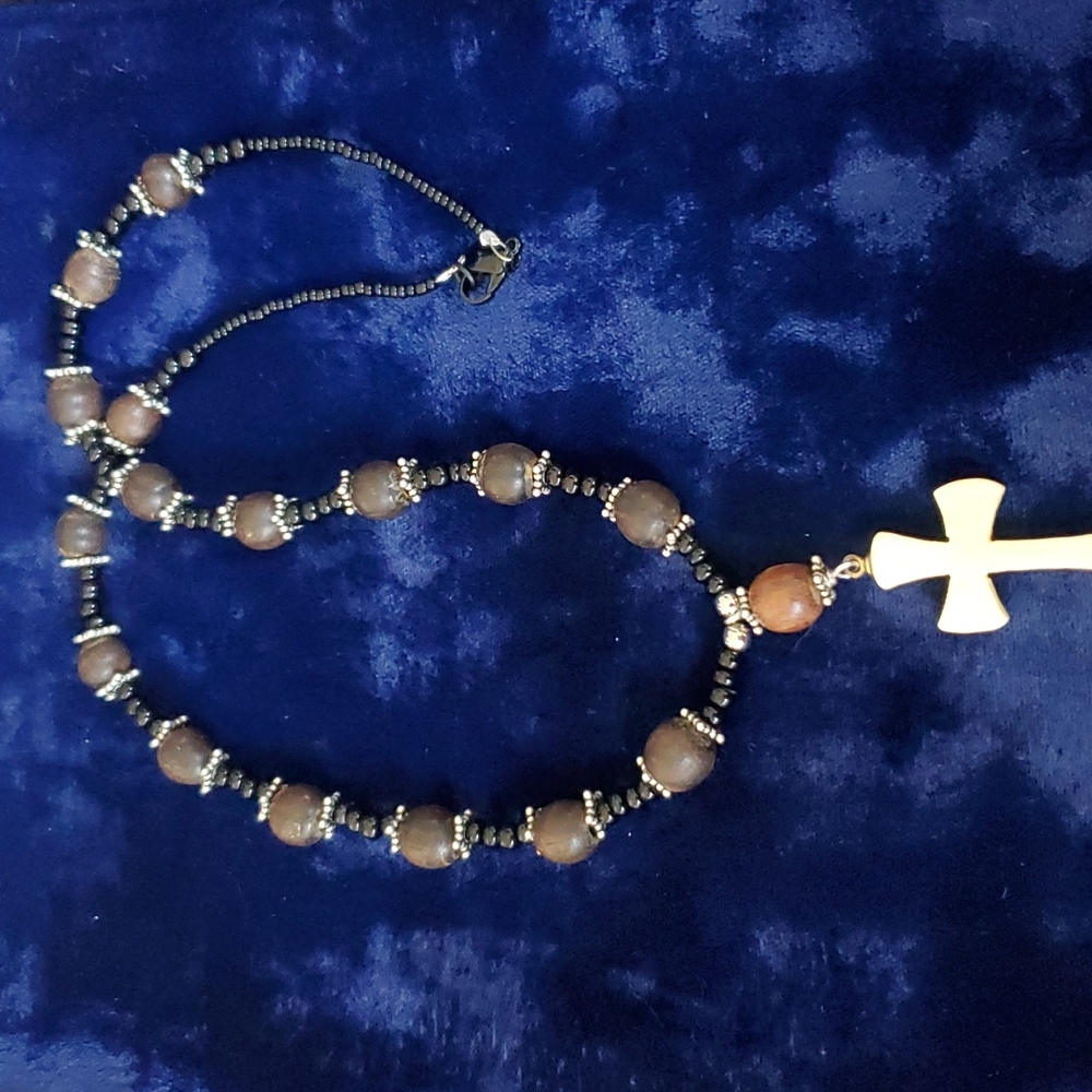 Men's Syracotaywood Hand-carve Necklace.
